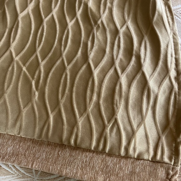 🌼Queen comforter and dust ruffle - Picture 12 of 14